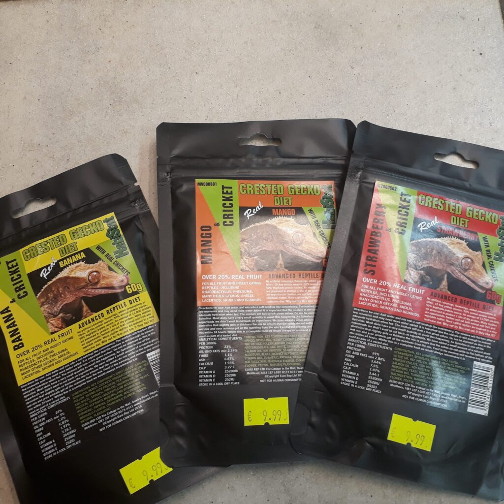 bags of Habistat Crested Gecko Diet 60g (with cricket)